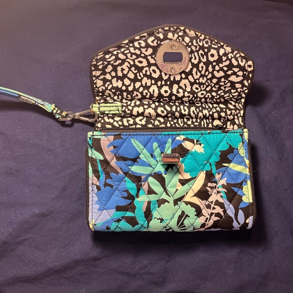 Vera Bradley Your Turn Smartphone Wristlet Camofloral Pattern - Picture 2 of 4